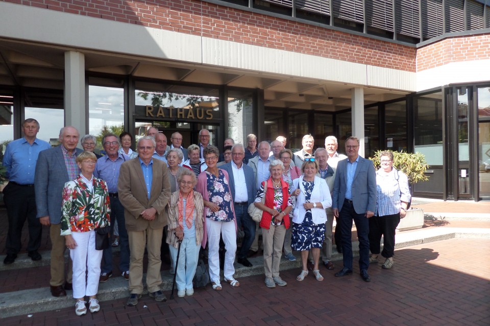 Seniorenunion vom OV Hasbergen und die SU SV Haren, der Kreisvorsitzende der SU Ferdinand Redeker und der Bürgermeister der Stadt Haren/Ems M.Honnigfort.