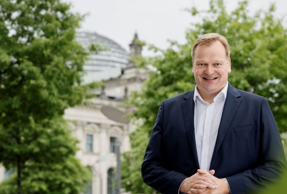 Albert Stegemann (MdB) freut sich, dass der Deutsche Bundestag wieder Besucher-gruppen zulässt